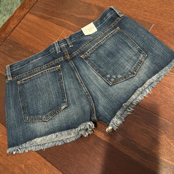 Current Elliott NWOT distressed boyfriend cut off jean shorts - Picture 8 of 10